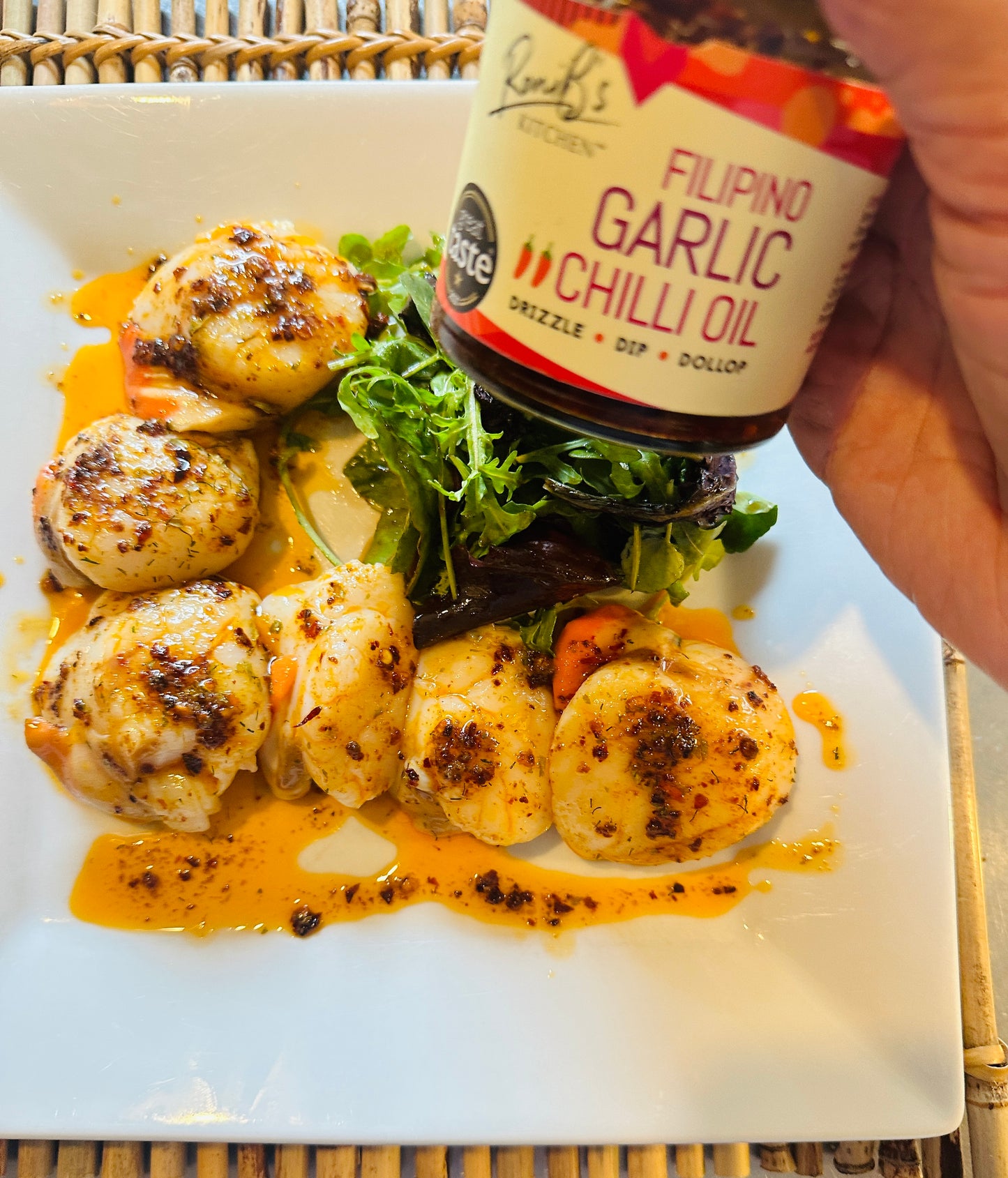 Filipino Style Garlic Chilli Oil - RoniB's Kitchen